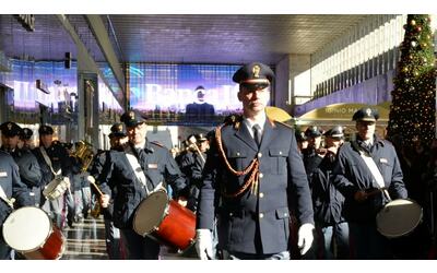a termini il concerto di natale della fanfara della polizia di stato e 200 studenti delle scuole romane