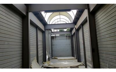 Ancora danni al centro commerciale set del film di Zerocalcare: il vento scoperchia i tetti della galleria