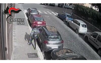 danni alle auto il vandalo seriale incastrato dai residenti sar espulso dall italia