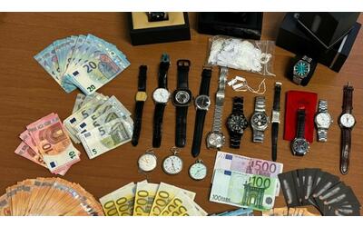 dipendente del vaticano vende online orologio rubato