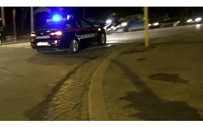 in fuga sul suv rubato si scontrano frontalmente con un auto dei carabinieri
