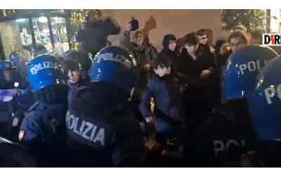 Roma, scontri a Montecitorio tra studenti e forze dell'ordine
