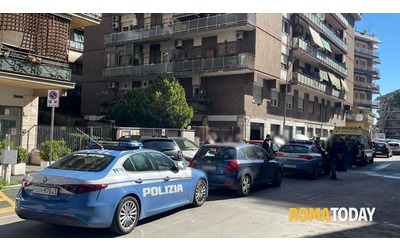 Spari a Roma, un uomo ferito in strada alla Magliana. Caccia a chi ha sparato