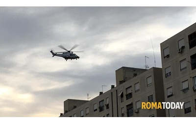 tor bella monaca si sveglia con l elicottero blitz tra le via del supermercato della droga di roma