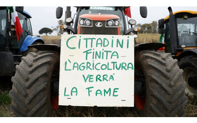 trattori a roma citt circondata gli agricoltori pronti alla marcia vogliamo sfilare al centro