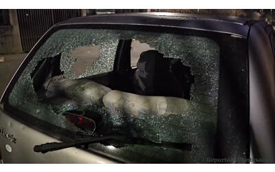 Una lunga scia di finestrini rotti: a Roma ogni giorno decine di auto...