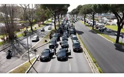 VIDEO | Il corteo degli Ncc paralizza Roma. La marcia verso piazza della Repubblica