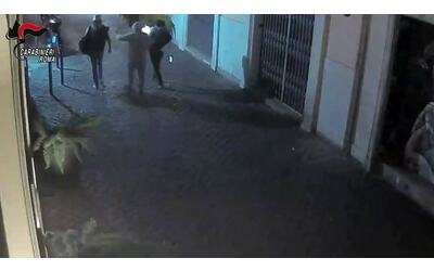 VIDEO | Il furto da film della banda del buco scappata con un bottino da 800mila euro
