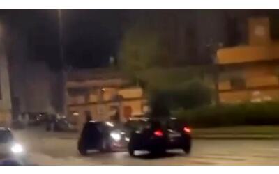 VIDEO | Lite al semaforo finisce in autoscontro a Ponte Milvio