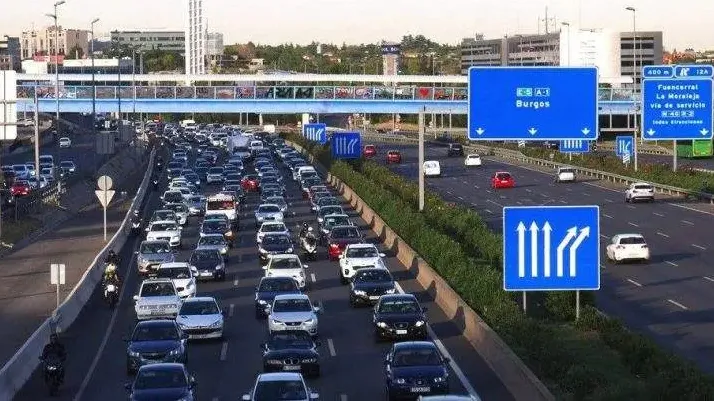 Moto in corsia d’emergenza, la svolta in Spagna ma ci sono nuove regole