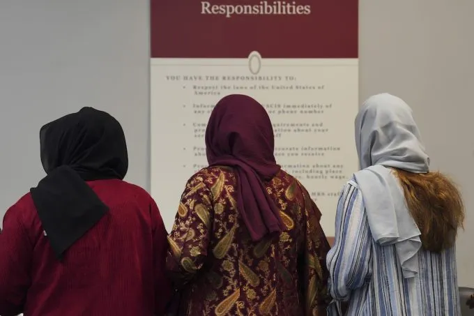 Gli Stati Uniti vogliono espellere oltre 150 afghani: alcuni rischiano persecuzioni dai talebani