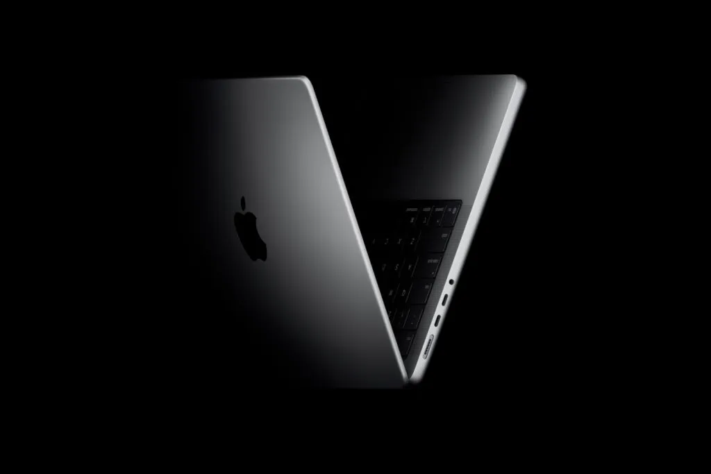 MacBook Pro M5 Max al minimo storico: il mostro di potenza crolla di 500€ su Amazon