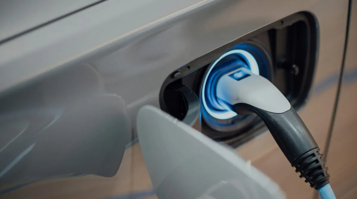 Auto usate ibride ed elettriche, quasi 4 su 10 hanno elementi di rischio