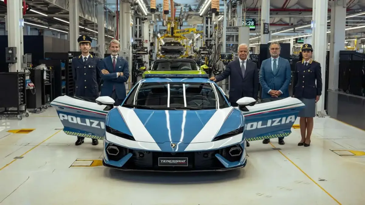 La Lamborghini Temerario veste la divisa della Polizia