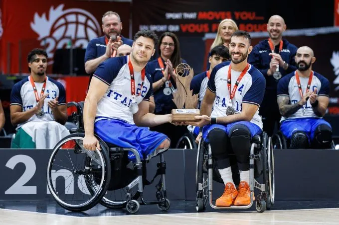 La Nazionale italiana di basket in carrozzina ha vinto la sua prima medaglia di sempre ai Mondiali, d’argento
