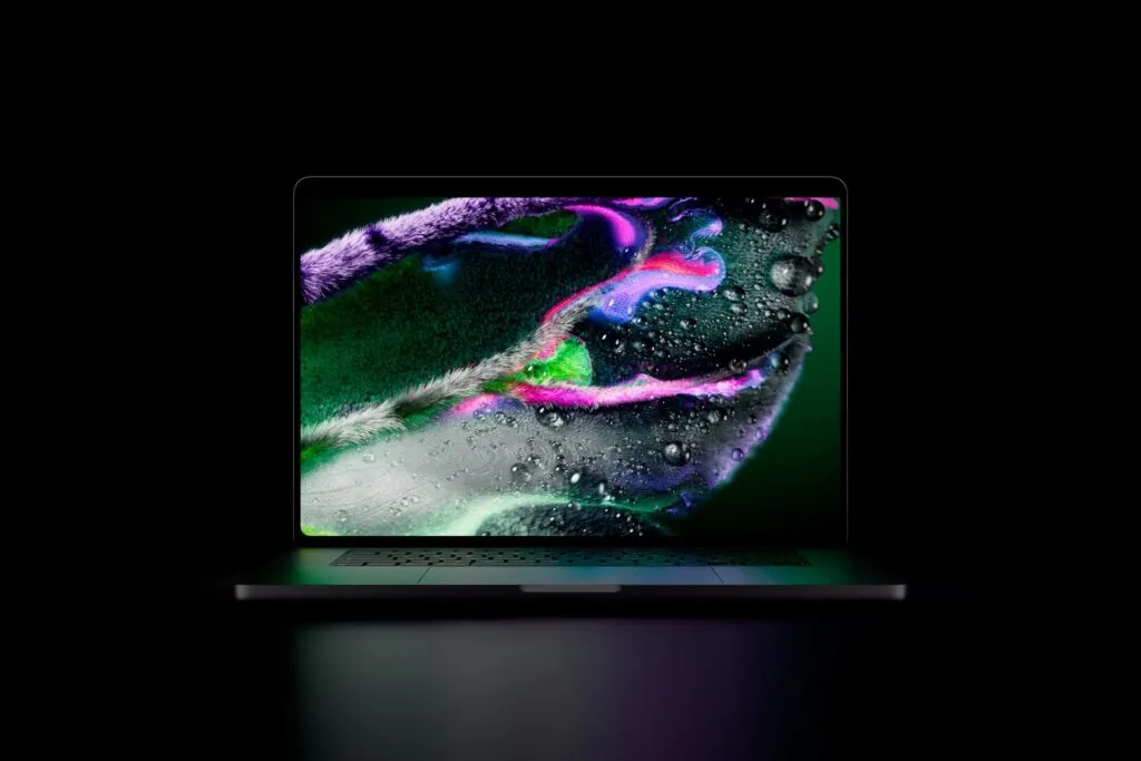 Apple rivoluziona MacBook Pro con display OLED, touch e design più sottile e leggero