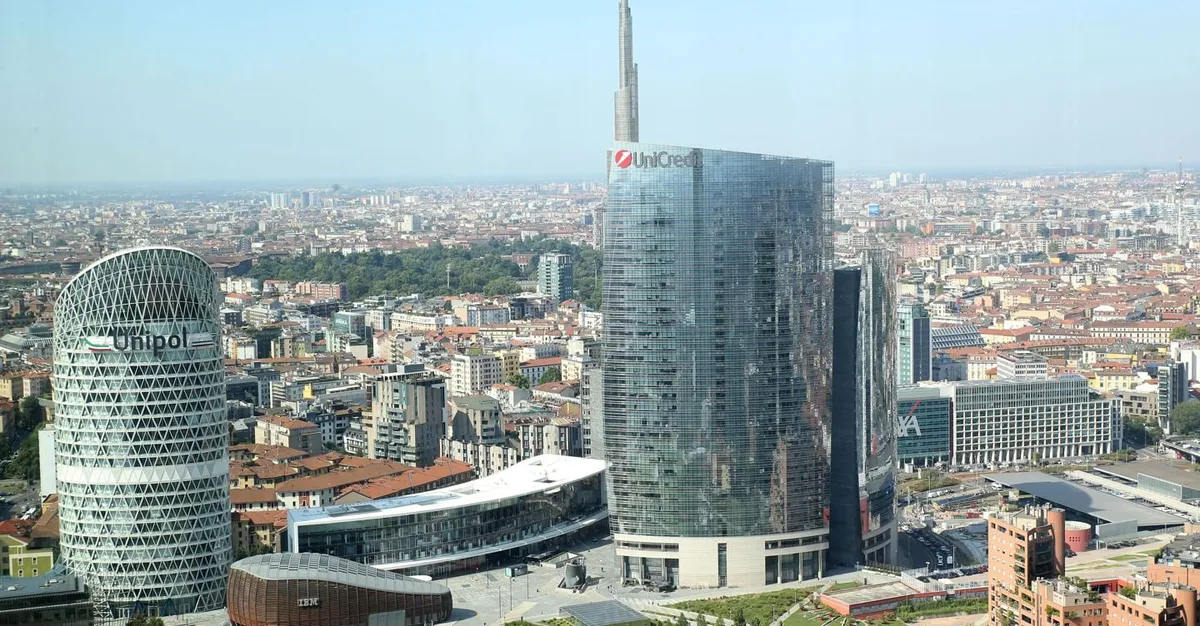 UniCredit, accordo con i sindacati per 1.130 assunzioni e altrettante uscite