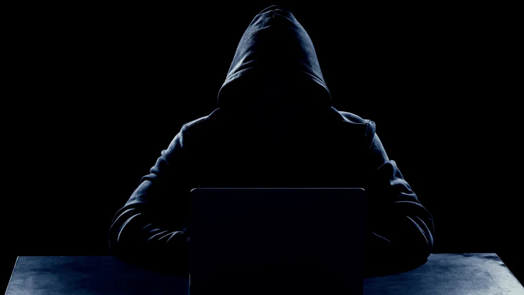 Boom di hack con l’aiuto di AI: nel mondo crypto 201 casi, ma solo il 4% è “rilevante”. I numeri di TRM Labs