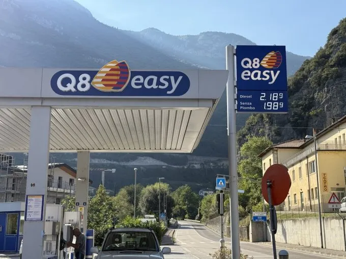 Anche Q8 ha esteso fino alla fine dell’anno il limite al prezzo dei carburanti