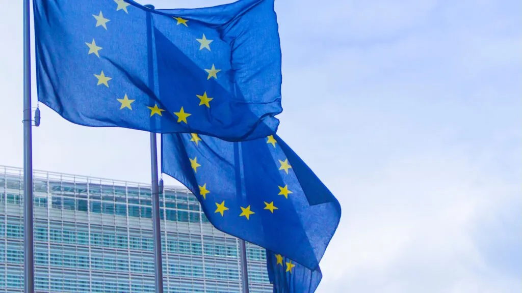 La Commissione UE è in trattative con OpenAI e Anthropic per l’accesso ai loro ultimi modelli
