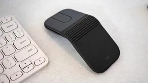My Eyes Love Logitech's New Mobi Fold Mouse, My Hand A Little Less So