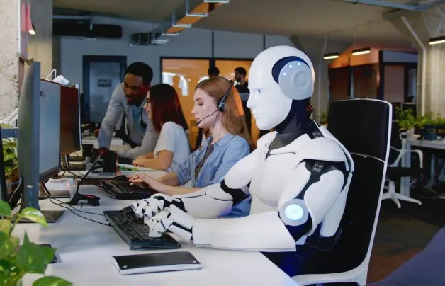 Gli agenti di intelligenza artificiale creano una nuova gerarchia aziendale: il lavoro non scompare, cambia il manager