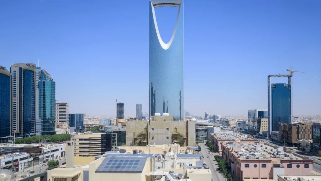 Profitti record in guerra per il gigante saudita del petrolio: “Esportiamo il 70% di prima”