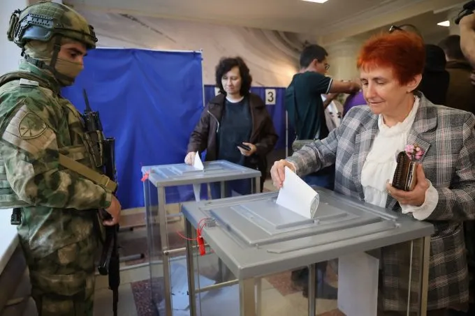 Come il regime di Putin manipola le elezioni