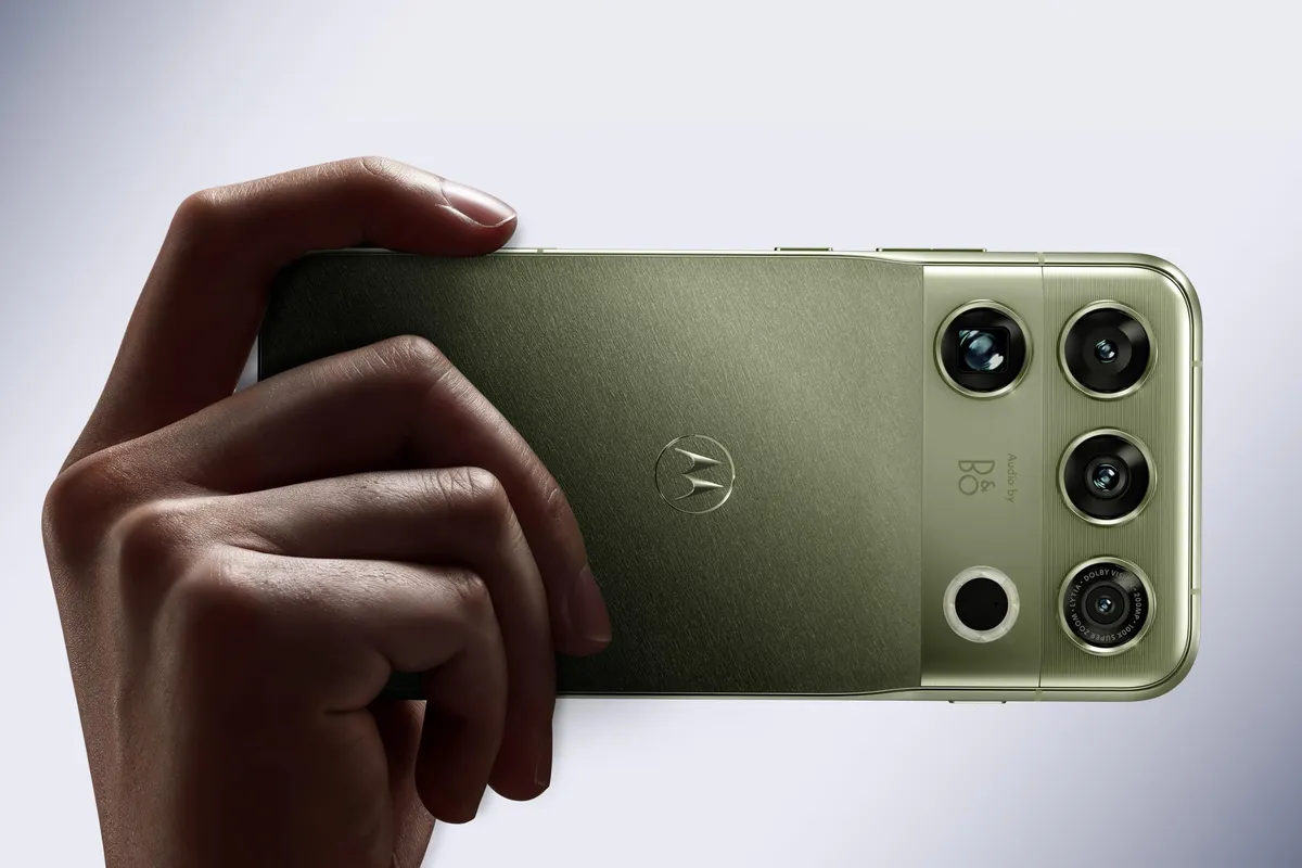 Motorola’s wild-looking Signature 27 runs Qualcomm’s new Extreme chipset