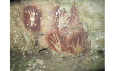 Scoperta la pittura rupestre pi antica dell umanit ha 67 800 anni
