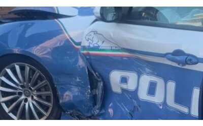 Incidente a Ostia: scontro tra auto della polizia e una 500. Nella carambola coinvolti quattro veicoli in sosta
