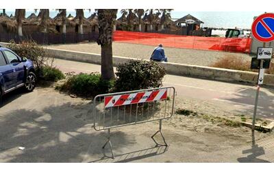 Sabbia su marciapiede e ciclabile, il municipio chiede aiuto al Campidoglio: “Serve un mezzo speciale”