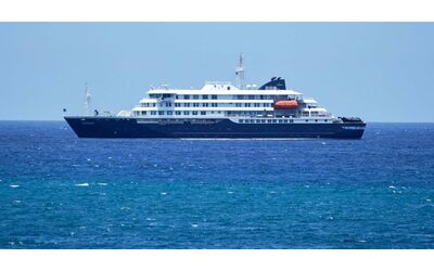 “5 casi sospetti e due confermati di hantavirus, i passeggeri sono isolati nelle cabine”: la nave da crociera Mv Hondius ferma al largo di Capo Verde, Oms valuta l’evacuazione