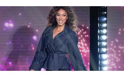 A Gerry Scotti posso dire solo grazie mi devo tirare un po di pizzicotti per ricordarmi che lavoro davvero con lui I ritocchini Mi sono rifatta il seno ma in viso nulla cos Samira Lui a Verissimo