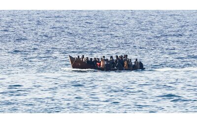 A Lampedusa riprendono gli sbarchi: morta una bimba di 5 mesi che viaggiava con la mamma e il fratellino