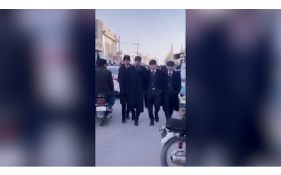 Afghanistan arrestati quattro giovani per essersi vestiti come i Peaky Blinders Violano valori islamici