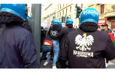 “Agente con il simbolo dei neonazisti polacchi al corteo pro Palestina”: indaga la Digos. Bonelli: “Inaccettabile”