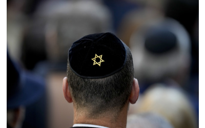 Aggressione antisemita a Milano due turisti argentini aggrediti perch indossavano la kippah