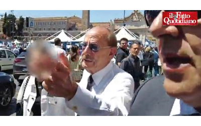 Al comizio di Meloni spunta Angelucci (Lega) che insulta i cronisti: “Che ci faccio qui? Ma vai affanc…”