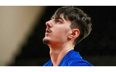 alto 2 20 metri e ha solo 18 anni chi Luigi Suigo il primo unicorno del basket italiano