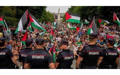 Altre proteste pro Palestina alla Vuelta di Spagna: gara accorciata di 8 km. È la seconda volta in meno di una settimana