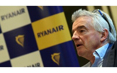 “Alzeremo il bonus per i dipendenti che intercettano bagagli fuori misura”: l’annuncio del ceo di Ryanair