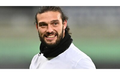 È Andy Carroll: svelato il mistero dell’ex attaccante di Premier arrestato in aeroporto a Londra. Rischia fino a 5 anni di carcere