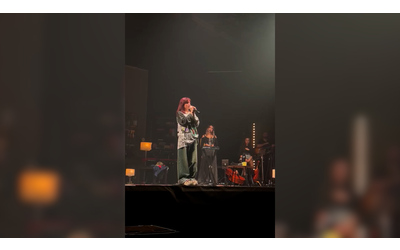 Angelina Mango torna in concerto la dedica commovente alla manager Marta Don Mi ha salvato la vita Video