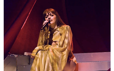 Annalisa a Pesaro canta a sorpresa “Io vorrei… Non Vorrei… Ma se vuoi” di Lucio Battisti – IL VIDEO