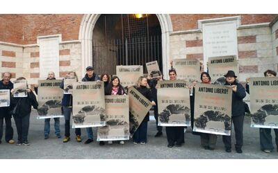 Antonio libero il ritorno di Gramsci in manifesti e flash mob Serve un impegno collettivo contro un inverno dei diritti