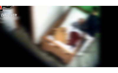Anziani malnutriti, maltrattati e abusati in una Rsa a Viterbo: 3 arresti. I video delle violenze