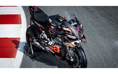 Aprilia, presentata a Barcellona la RSV4 X-GP, moto in edizione limitata. Rivola: “Un prodotto unico, per pochi” – Le foto