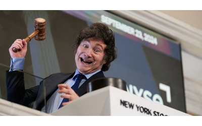Argentini raggirati dal presidente Milei. Lancia una criptovaluta ma il suo valore crolla. Aperta un’indagine
