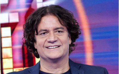 Arrestato per stalking il comico Massimo Bagnato: è stato fermato sotto casa della ex compagna, “dava in escandescenze, inveiva e scalciava”